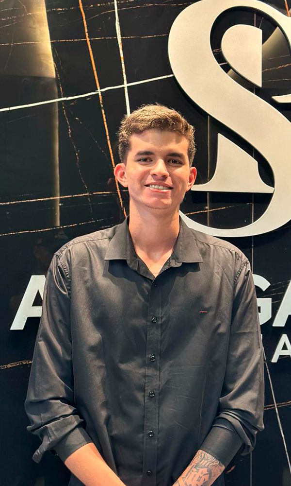 Alexandre Kotinski de Aguiar Estagiário